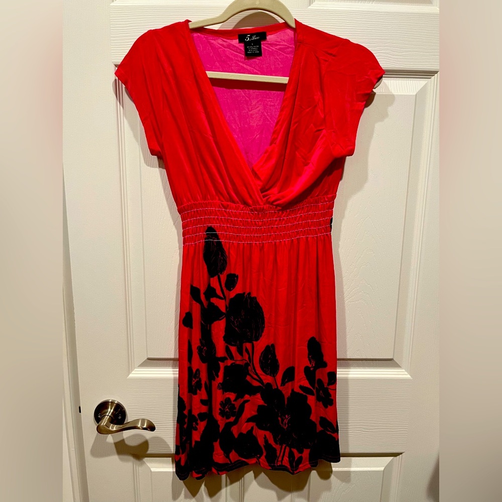Lightweight sundress. Perfect to thrown on over a bathing suit. Size L